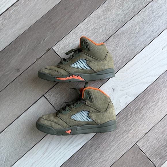 Jordan 5 Retro Olive Kids Sneakers - Picture 7 of 8